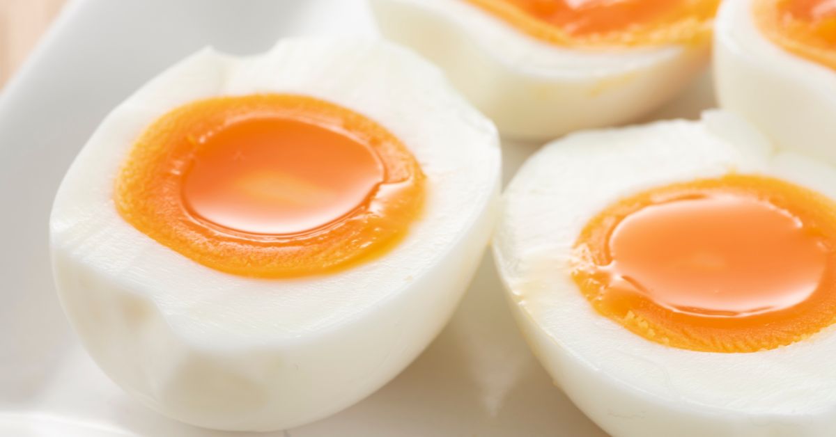 🥚 Oeuf mollet cuisson – blanc pris, jaune coulant, écale facile