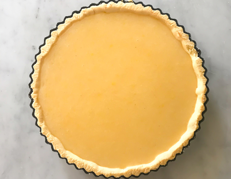 Image of 3️⃣ (Option) Cuisson à blanc express.Pour un fond bien croustillant : couvre de papier cuisson + billes ou légumineuses. 10 min à 180 °C, retire les billes et poursuis 5 min. Laisse tiédir.