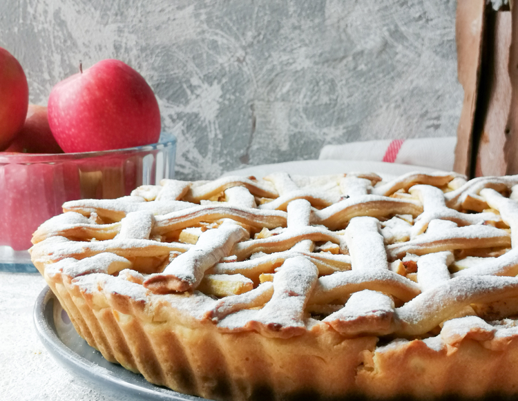 Image of 6️⃣ Beurre & sucre.Badigeonne les pommes de beurre fondu, puis...