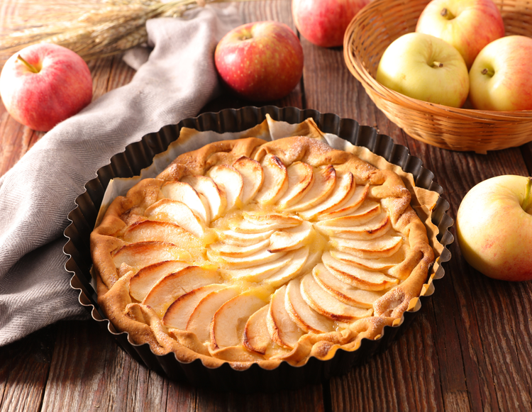 Image of 8️⃣ Nappage & service.Fais tiédir confiture d’abricot + eau, nappage...