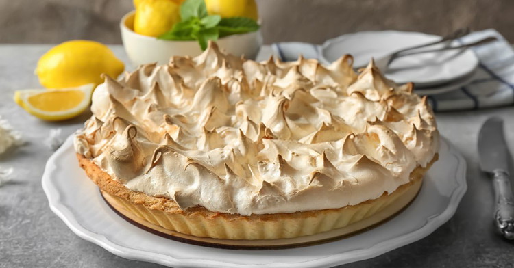 Image of 4️⃣ Option meringue (après prise de la crème)Italienne (stable) : porte eau + sucre à 118 °C. Monte les blancs en neige, verse le sirop chaud en filet en fouettant jusqu’à complet refroidissement (becs d’oiseau fermes).Française (express) : monte les...