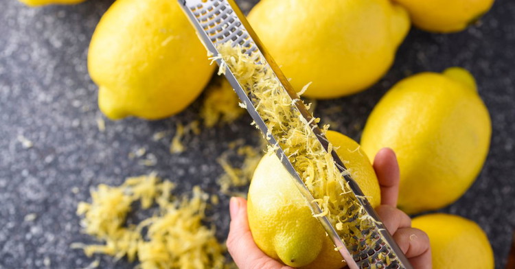 Image of 5️⃣ ServiceZestes frais en pluie, micro-pincée de fleur de sel (option 😍). Déguste bien frais, idéalement le jour J.