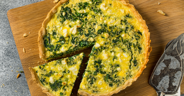 Image of 6️⃣ Cuisson.30–35 min à 180 °C jusqu’à doré et centre pris. Repos 10 min avant de couper (texture qui se stabilise). Sers tiède avec une salade verte. 🥗