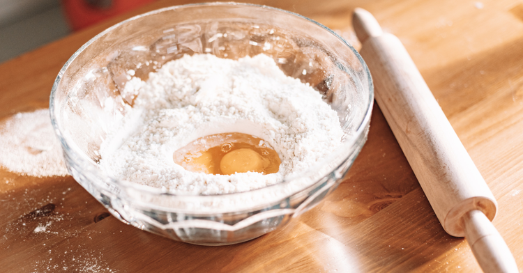 Image of 4️⃣ Appareil.Fouette œufs + crème + lait. Sale (léger), poivre,...