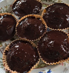 Image of 🍫 Easy Mini Sachertorte Cakes with Maple Sugar & Apricot Glaze