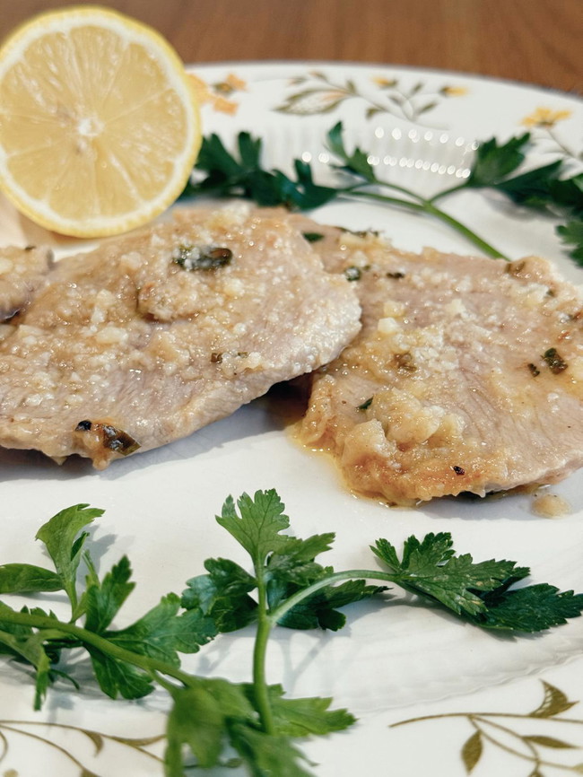 Picture of veal cutlets in a lemon-parmesan sauce