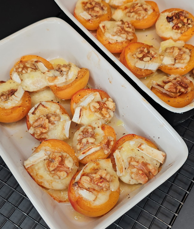 Image of Aprikosen-Brie-Snack