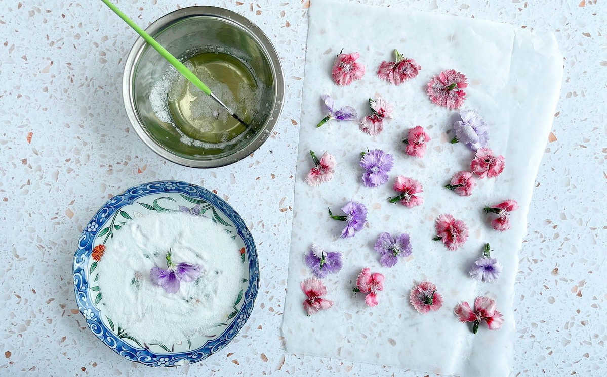 Crystallised Dianthus Flowers
