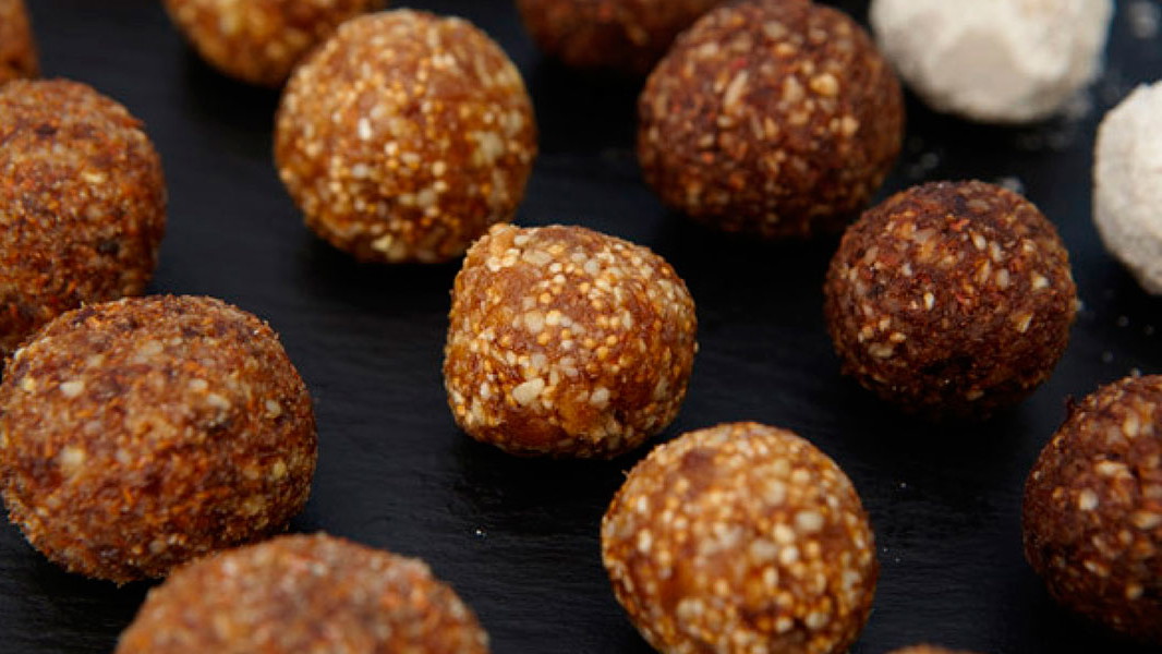 Image of Feigenkugeln mit Cashewskernen