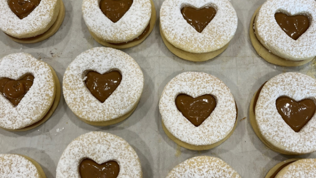 Image of Shortbread Dulce de Leche Cookies 