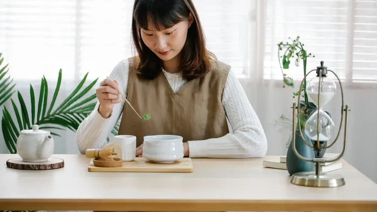 Image of In a small bowl, combine 2 teaspoons of premium matcha latte powder with 40 ml of warm water. Whisk thoroughly until the matcha is smooth and there are no clumps. This is the essential step to learn how do I...
