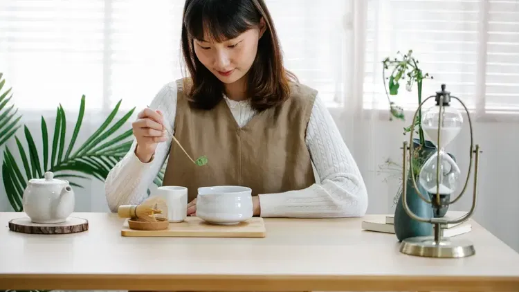 Image of In a small bowl, combine 2 teaspoons of premium matcha...