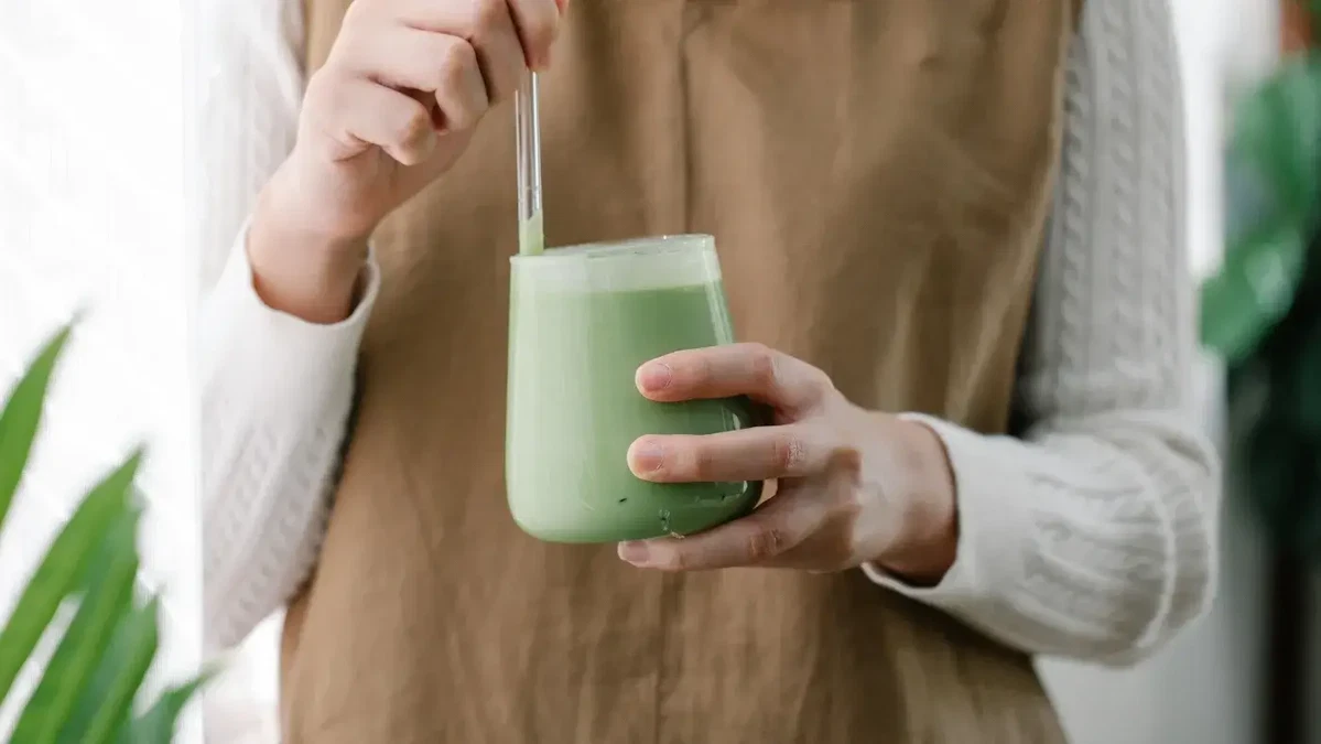 How to Make a Matcha Latte: Video Recipe