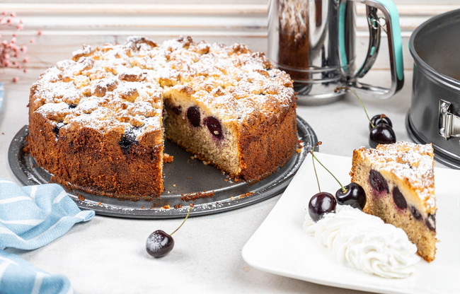 Image of Kirschkuchen mit Marzipanstreuseln