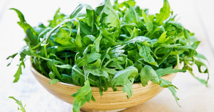 Image of 3️⃣ Tailler & rincer 🚿Rince la roquette (essuie bien), coupe...