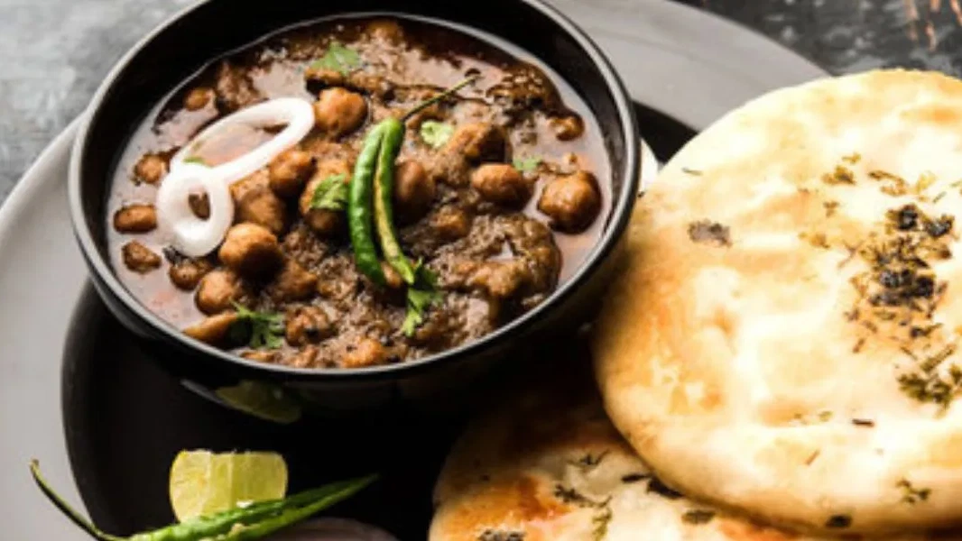 Image of Delhi Street Style Matar Kulcha