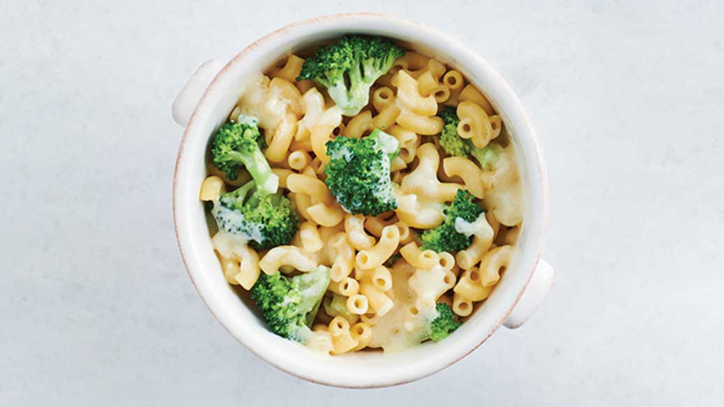 Image de macaroni au fromage et petits arbres 