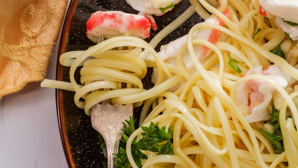 Image de pâtes au crabe et à l’aneth citronné