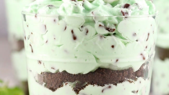 Mint Chocolate Chip No-Bake Cheesecake Cups with Mint Extract