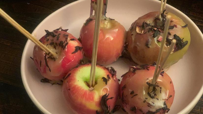 Hibiscus Caramel Apples