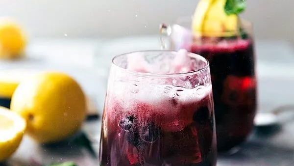 Sparkling Elderberry Extract Lemonade