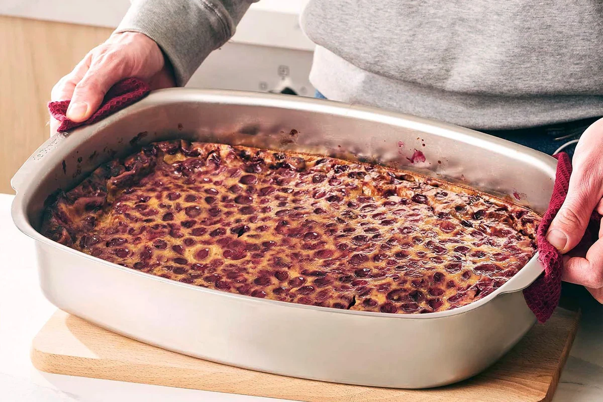 Clafoutis de cerezas con almendras, miel y azahar
