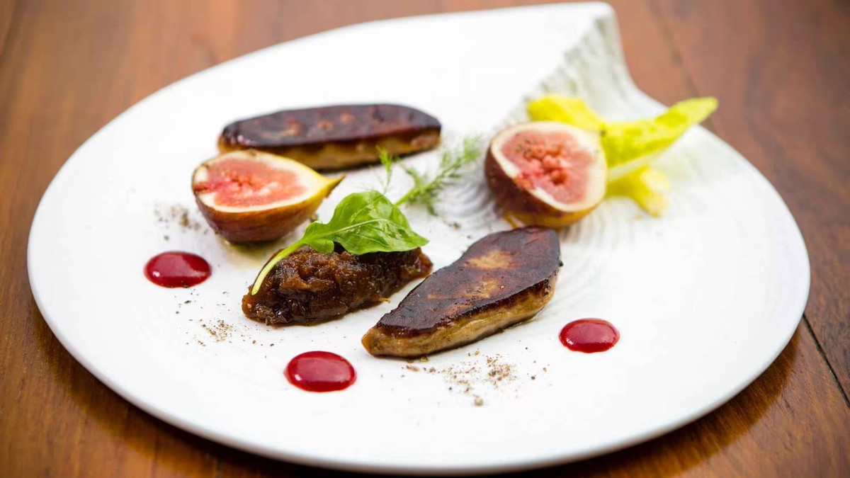 🥣 Foie gras poêlé – figues ou pommes caramélisées 🦆🍎