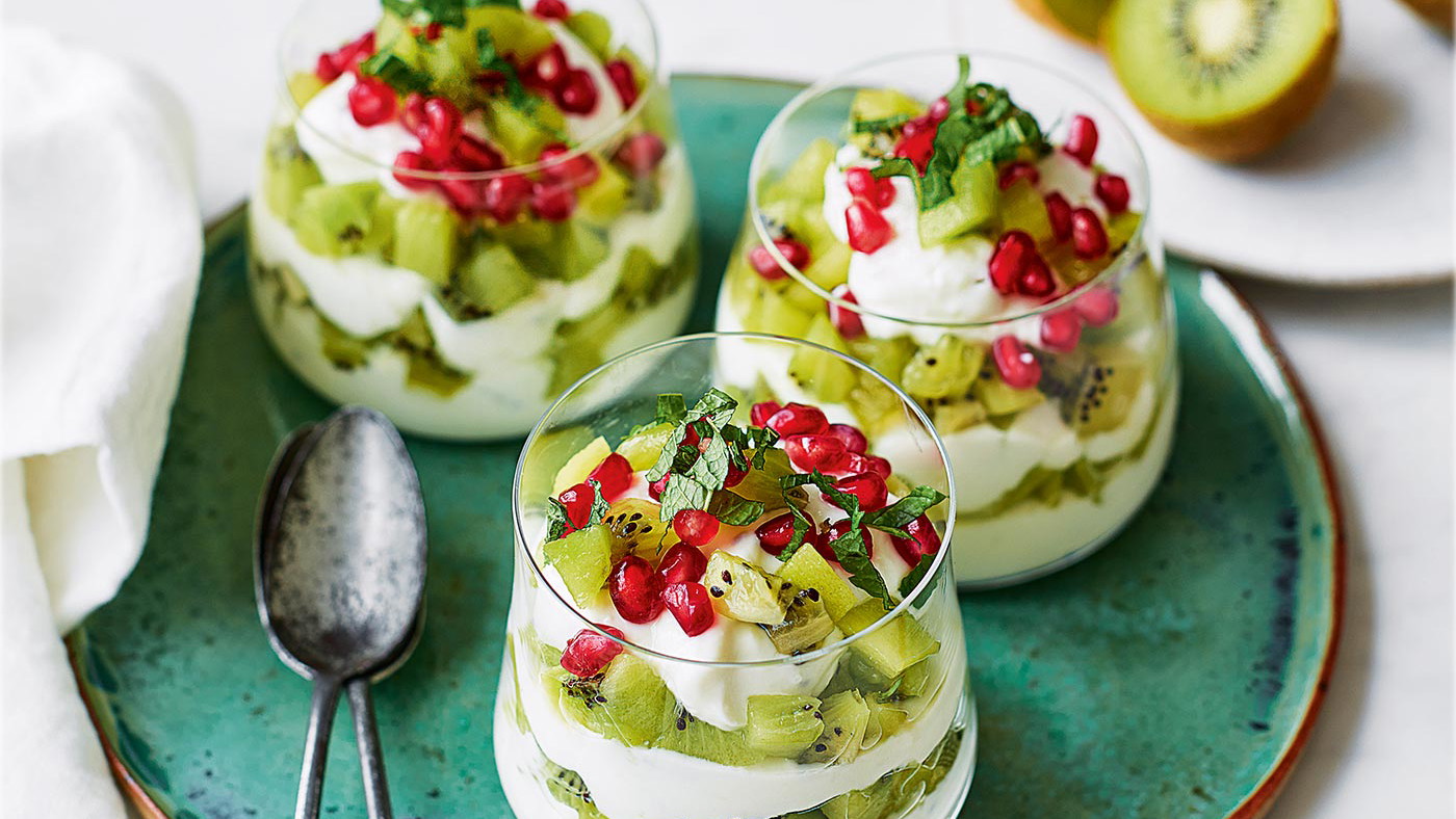 Creamy Kiwi & Coconut Parfait – Refreshing No-Bake Kiwi Dessert Cups