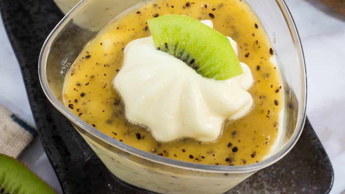 Light & Creamy Kiwi White Chocolate Mousse Cups – Easy No‑Bake Kiwi Dessert