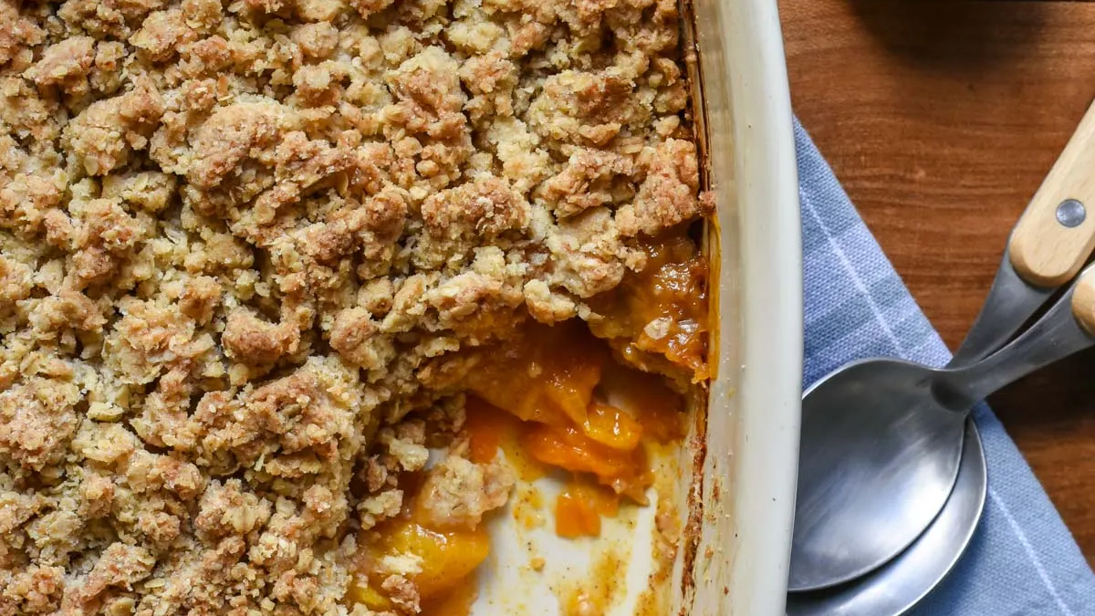Rustic Fresh Apricot Crisp – Easy Summer Apricot Dessert with Oat Topping