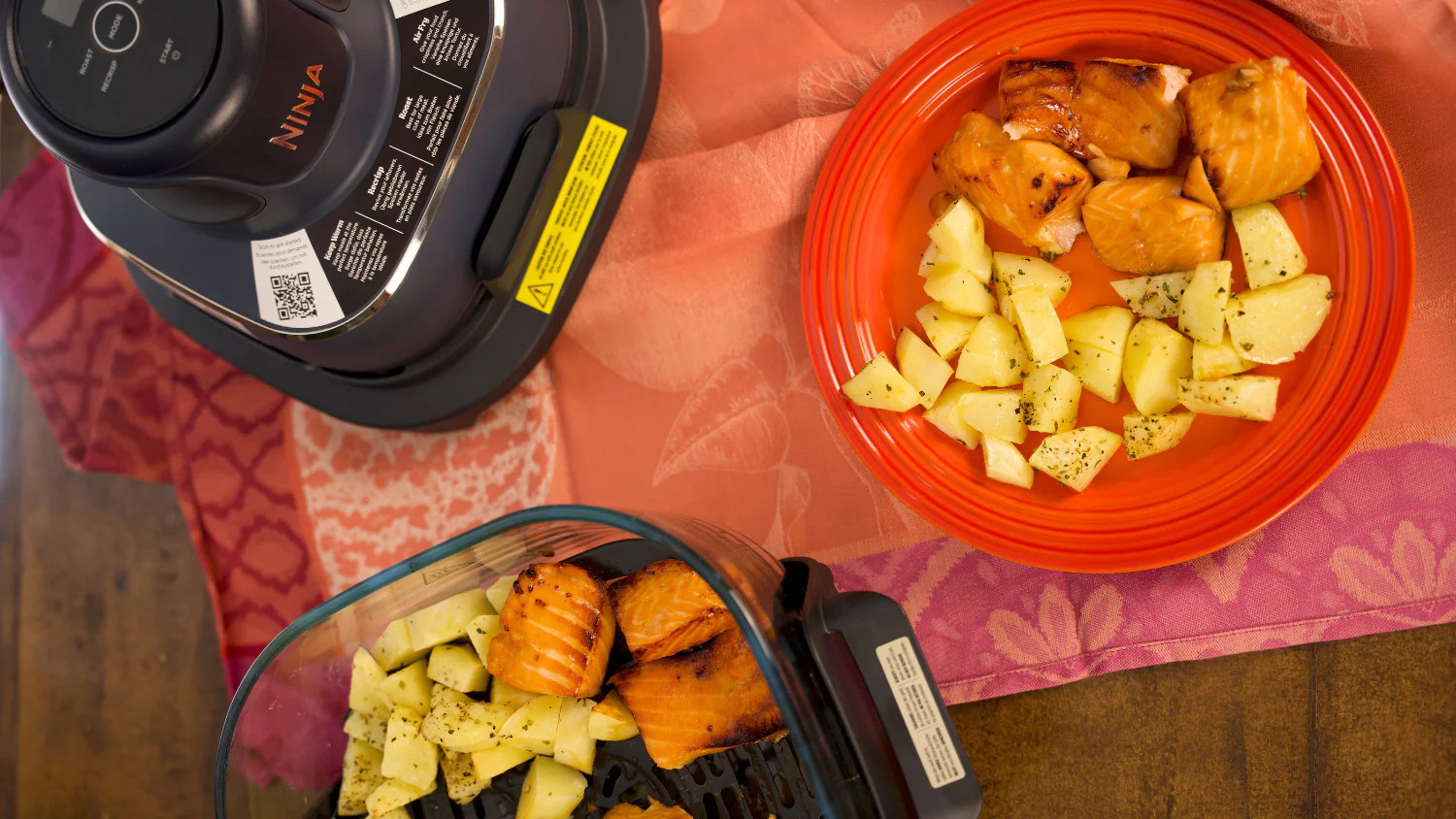Salmón marinado a la miel con patatas a la provenzal (¡en 8 minutos!)-image