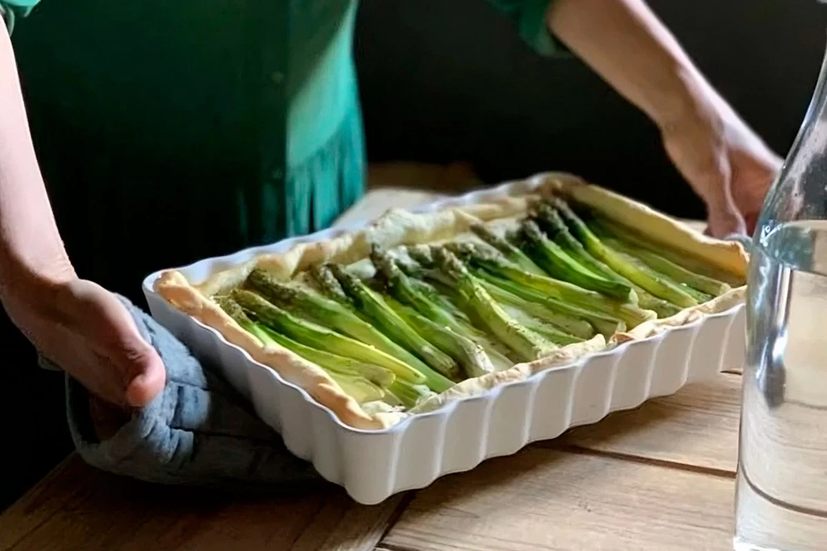 Asparagus and ricotta tart