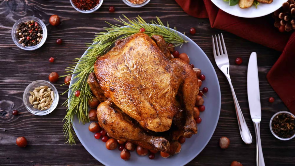 🥣 Dinde farcie aux marrons – sauce corsée 🦃🌰