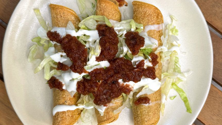 Flautas de boniato y judías negras