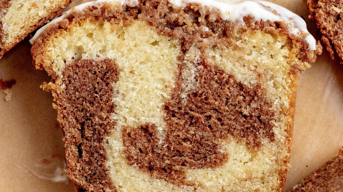 Ultimate Cinnamon Swirl Loaf Cake with Streusel Crumble – Moist & Irresistible