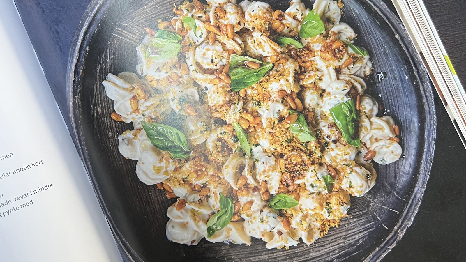 Image of Pasta med yoghurt og persillerasp/Ma’caroneh bil laban