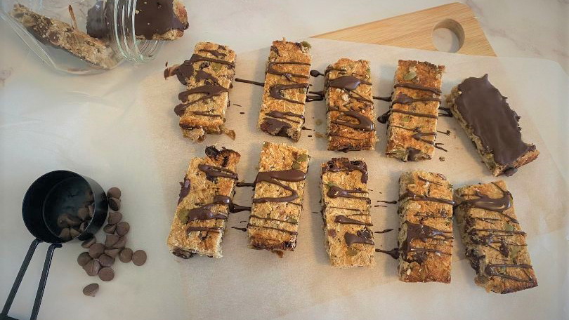 Cacao coated breakfast bars