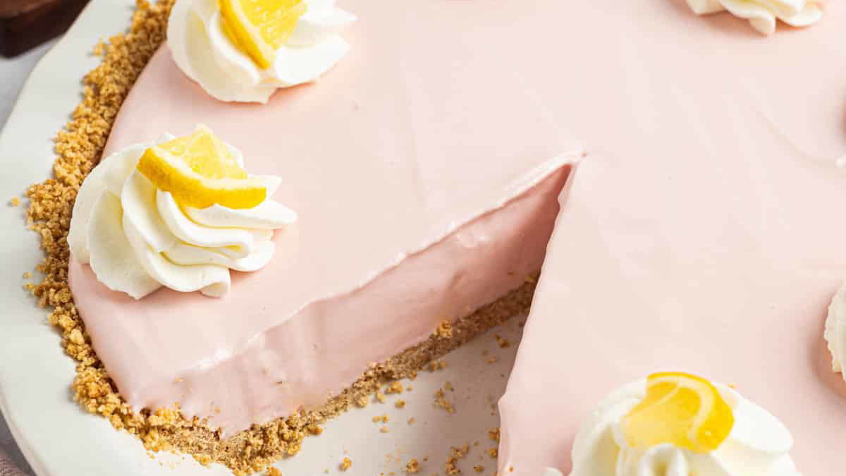 Silky Pink Lemonade No‑Bake Pie with Pink Lemonade Flavor Extract – Light & Refreshing Dessert