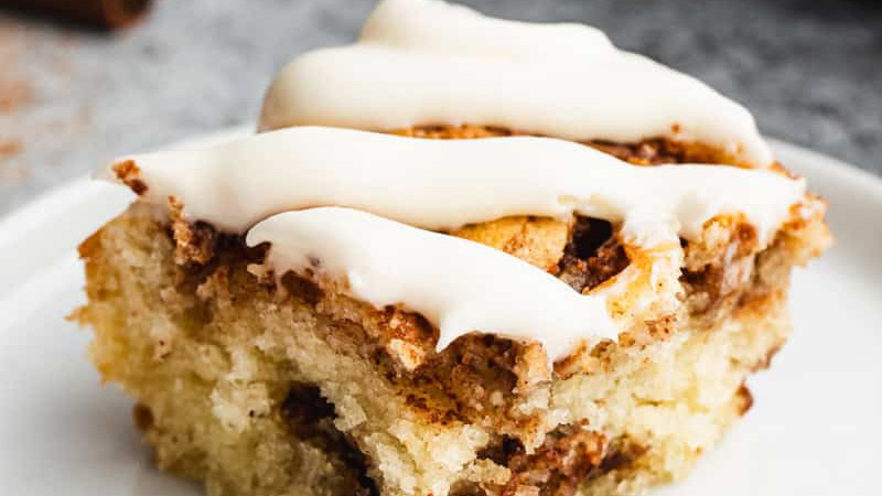 Ultimate Cinnamon Extract‑Infused Cinnamon Roll Cake – Warm, Moist & Heavenly
