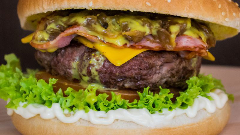 Image of Aubergine Crunch-Burgers met Dijon Dillesaus