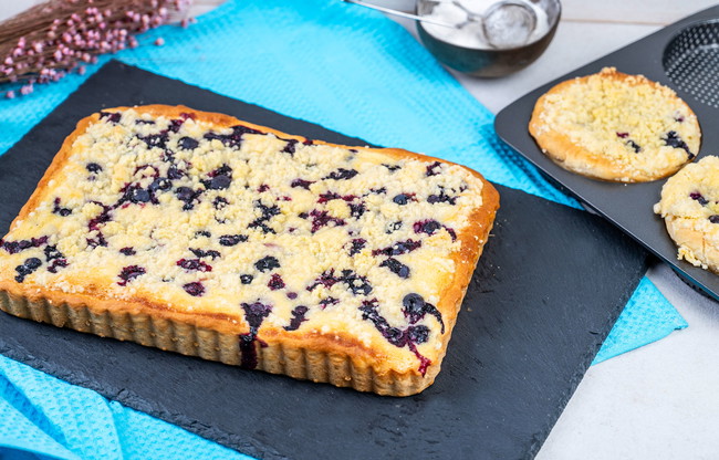 Image of Saftiger Blaubeerkuchen mit Streuseln