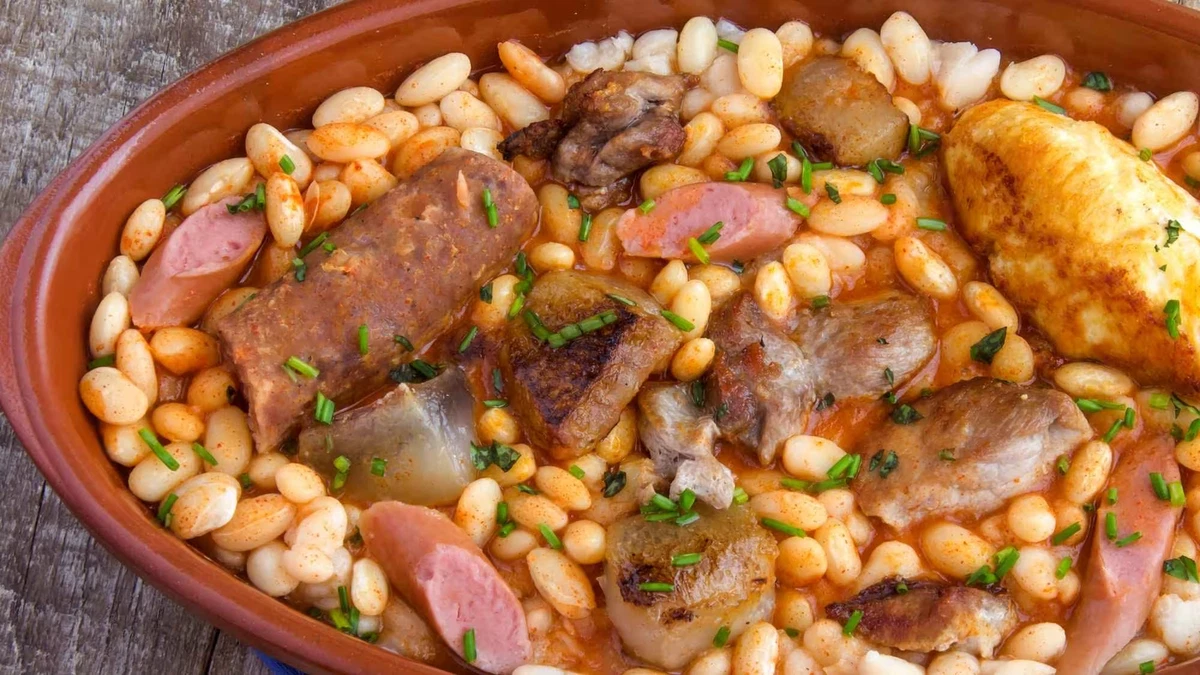 Cassoulet — recette régionale d’Occitanie (Castelnaudary/Toulouse/Carcassonne) 🥘🦆