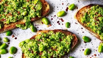 Image of Smashed Broad Beans with Olive Oil & Lemon