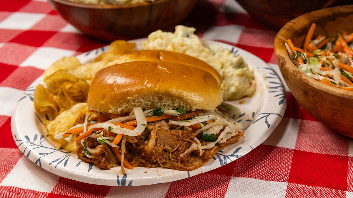 Tender and Tangy Slow Cooked BBQ Chicken Sandwiches