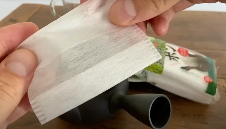 Image of Choose unbleached silk tea bags that do not contain nylon, plastic, or staples. These allow the leaves to expand naturally.