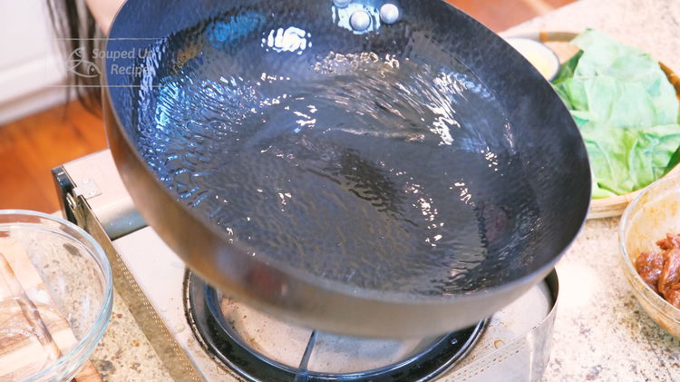 Image of Turn the heat to high and heat the wok until...