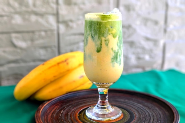 Image of Turmeric Matcha Banana Smoothie