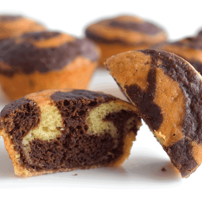 Cupcake com mistura de massa de chocolate e tradicional da Fidu