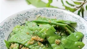 Image of Garlic Snow Peas Stir-Fry