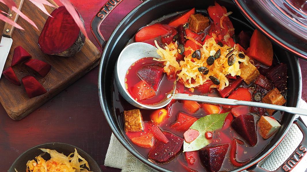 Image of Rote-Bete-Eintopf mit Ingwer und Frischkost-Sauerkraut